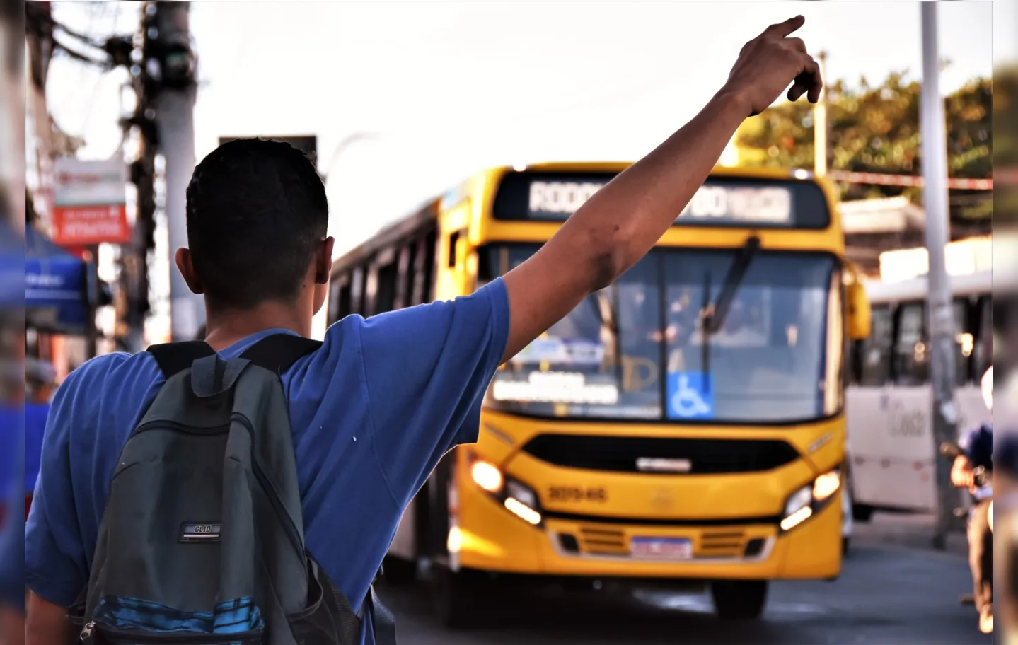 Imagem ilustrativa da imagem A TARDE Play traz reportagem sobre dilema do passe livre em Salvador