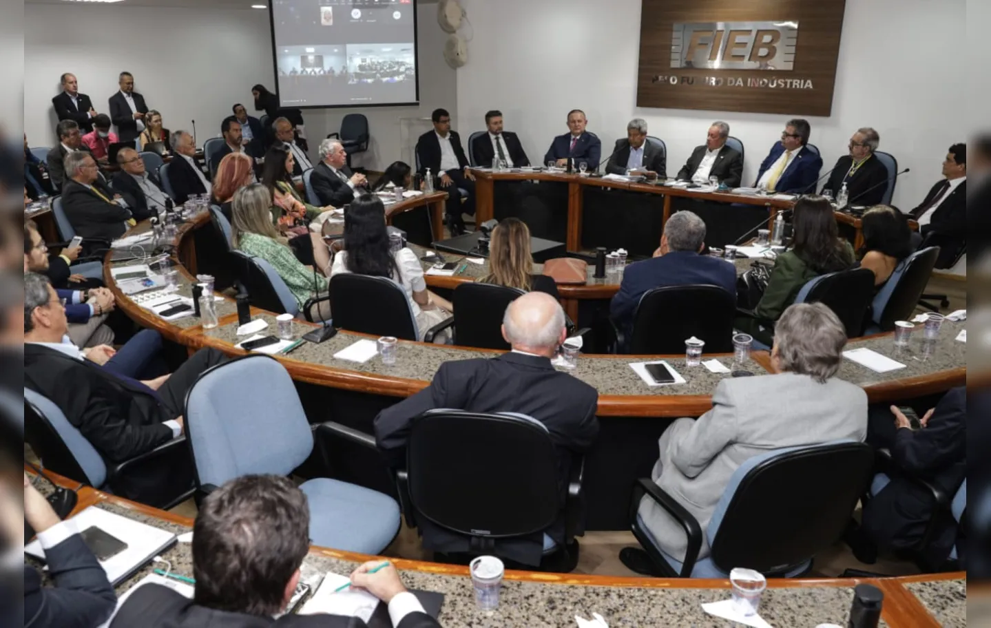Secretário Manoel Vitório participa do evento de comemoração dos 75 anos da FIEB