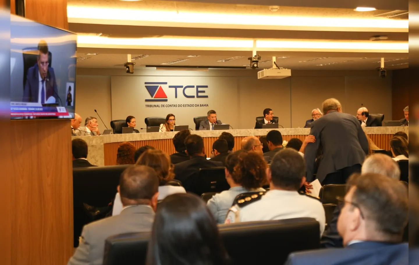 TCE/BA convida secretários estaduais para a sessão de apreciação das contas do Executivo.