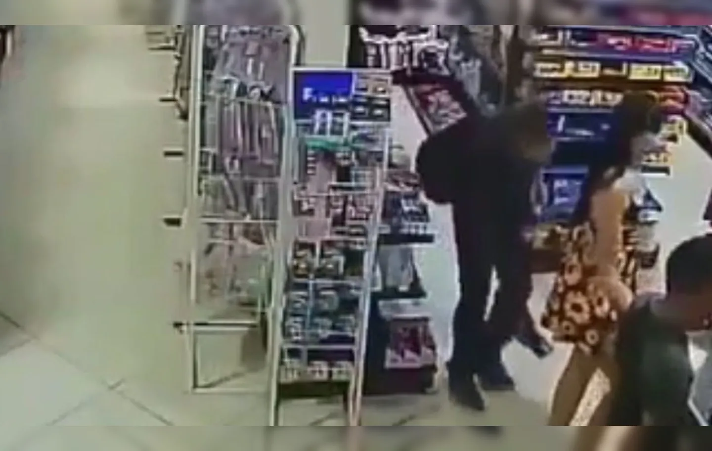 Imagem ilustrativa da imagem Homem filma partes íntimas de adolescente em supermercado na BA; vídeo