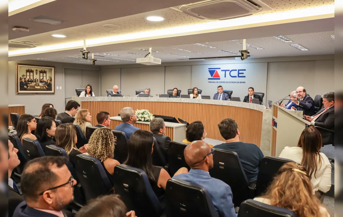 Tribunal de Contas do Estado da Bahia (TCE-BA) aprovou com ressalvas, na noite desta terça-feira, 1º, as contas do ex-governador da Bahia Rui Costa (PT)