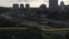 Imagem ilustrativa da imagem Acidente causa grande congestionamento na Avenida Paralela