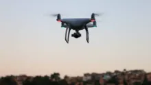 Imagem ilustrativa da imagem Com drone, polícia encontra suspeito de ter atirardo em PM