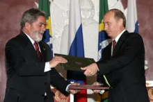 Imagem ilustrativa da imagem Lula revela ligação para Putin e diz que tratou sobre "busca da paz"