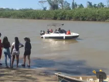 Imagem ilustrativa da imagem Barco com família vira em rio no sul da Baha e homem desaparece