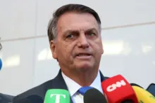 Imagem ilustrativa da imagem Bolsonaro ataca TSE e diz que volta à Presidência é "uma missão"