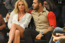Imagem ilustrativa da imagem Casamento de Britney Spears com modelo termina após briga e traição