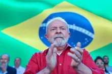 Imagem ilustrativa da imagem Deputado bolsonarista quer proibir Lula de usar vermelho