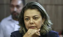 Imagem ilustrativa da imagem Dívida com ex-partido faz Justiça penhorar carro da senadora Leila