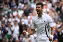 Imagem ilustrativa da imagem Djokovic vence Rublev e avança para as  semifinais de Wimbledon