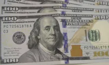 Imagem ilustrativa da imagem Dólar tem forte alta e encosta em R$ 4,85 com pessimismo externo