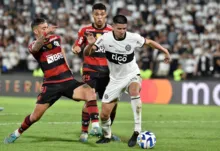 Imagem ilustrativa da imagem Flamengo é superado pelo Olimpia e dá adeus à Libertadores