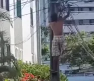 Imagem ilustrativa da imagem Homem escala poste  para furtar fio de cobre no Imbuí; vídeo