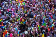 Imagem ilustrativa da imagem Jerônimo sanciona lei que proíbe pistolas de água no carnaval