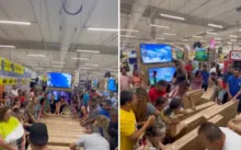 Imagem ilustrativa da imagem Locutor anuncia TV por R$ 105 e causa tumulto em supermercado; assista