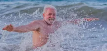 Imagem ilustrativa da imagem Lula anuncia que vai "curtir" feriado em praia de Salvador