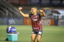 Imagem ilustrativa da imagem Meia deixa o Atlético-GO e Bahia repassa empréstimo para a Chapecoense