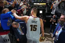 Imagem ilustrativa da imagem Nikola Jokic perde troféu de MVP das finais da NBA