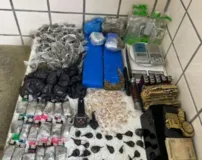 Imagem ilustrativa da imagem PM encontra 5kg de drogas em mochilas