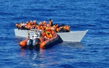 Imagem ilustrativa da imagem Socorristas localizam embarcação que pode ter 200 pessoas a bordo