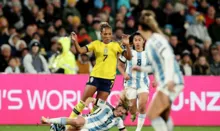 Imagem ilustrativa da imagem Suécia derrota Argentina e avança para oitavas como líder do Grupo G