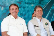 Imagem ilustrativa da imagem Tarcísio avalia projeto que pode anistiar Bolsonaro em R$ 1 milhão