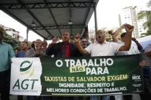 Imagem ilustrativa da imagem Taxistas fazem manifestação na sede da Cotae e reclamam de serviço