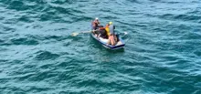 Imagem ilustrativa da imagem Três pessoas são resgatadas após naufrágio no Farol da Barra