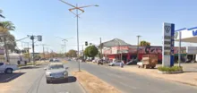 Imagem ilustrativa da imagem Vídeo: Ciclista é atropelada por caminhonete, mas sai andando