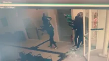 Imagem ilustrativa da imagem Vídeo: assaltantes trocam tiros em roubo a banco em Santa Catarina
