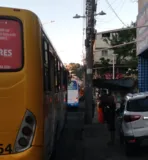 Imagem ilustrativa da imagem Vídeo: ônibus cai em buraco na Avenida Suburbana