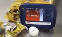 Imagem ilustrativa da imagem Vídeo: traficante esconde cocaína em embalagens de "Ouro Branco"
