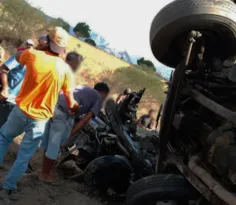 Imagem ilustrativa da imagem Acidente entre carro e caminhão deixa quatro mortos na BR-116