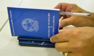 Imagem ilustrativa da imagem Brasil abre 180 mil vagas com carteira assinada em abril