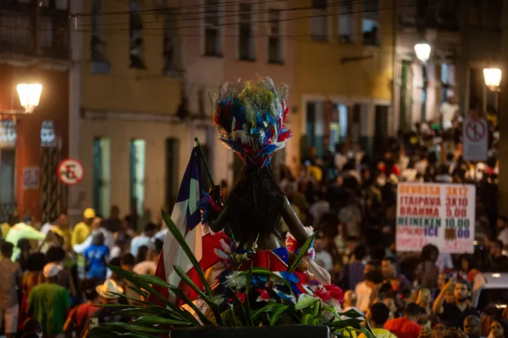 Carro com a Cabocla durante desfile do 2 de Julho em 2022