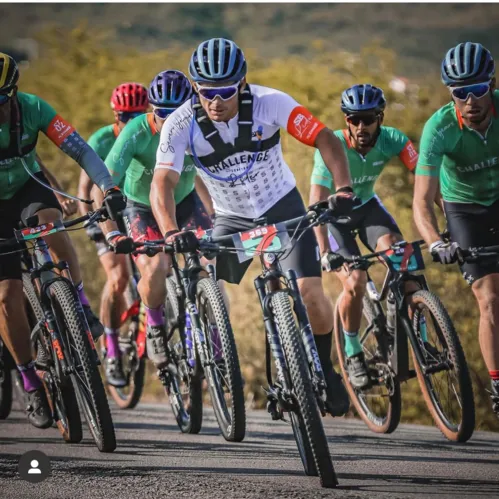 Na caatinga baiana quase 2 mil ciclistas participam da prova Sub100