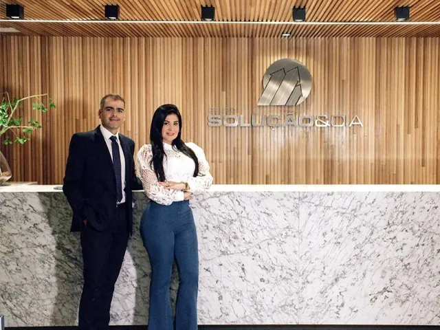 Yuri Cavalcanti e Graziele Celli diretor e  gerente comercial do Grupo Solução