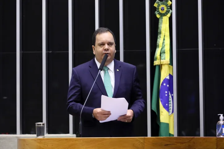 A Câmara dos Deputados vota hoje o projeto que tem como relator o baiano Elmar Nascimento (UB), que prevê a obrigação das plataformas, ou big tech remunerarem conteúdos jornalísticos