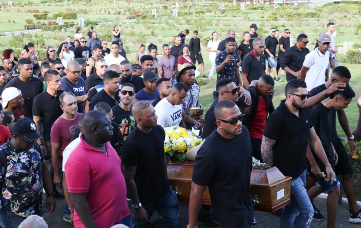 Amendoim foi sepultado neste domingo, 29, no cemitério Bosque da Paz, em Salvador