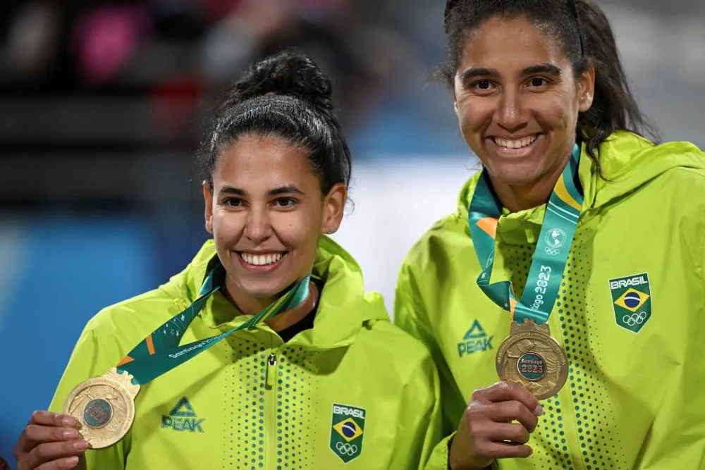 Ana Patrícia Silva Ramos e Eduarda Santos Lisboa ficaram com o ouro no vôlei de praia