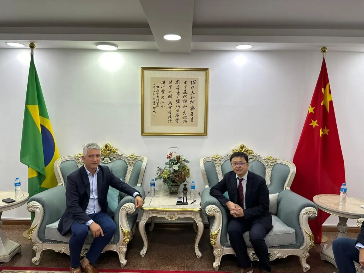 Carballal foi ao Consulado da China no Rio de Janeiro nesta segunda-feira, 9