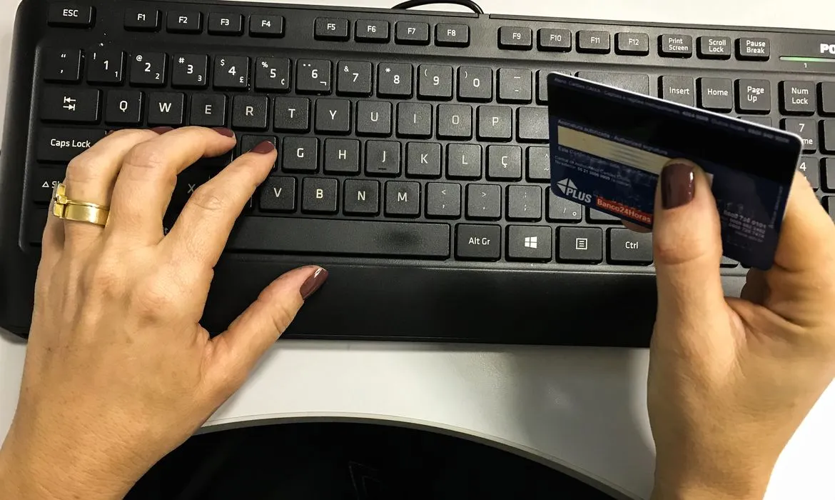 O projeto prevê ainda a portabilidade da dívida do cartão de crédito