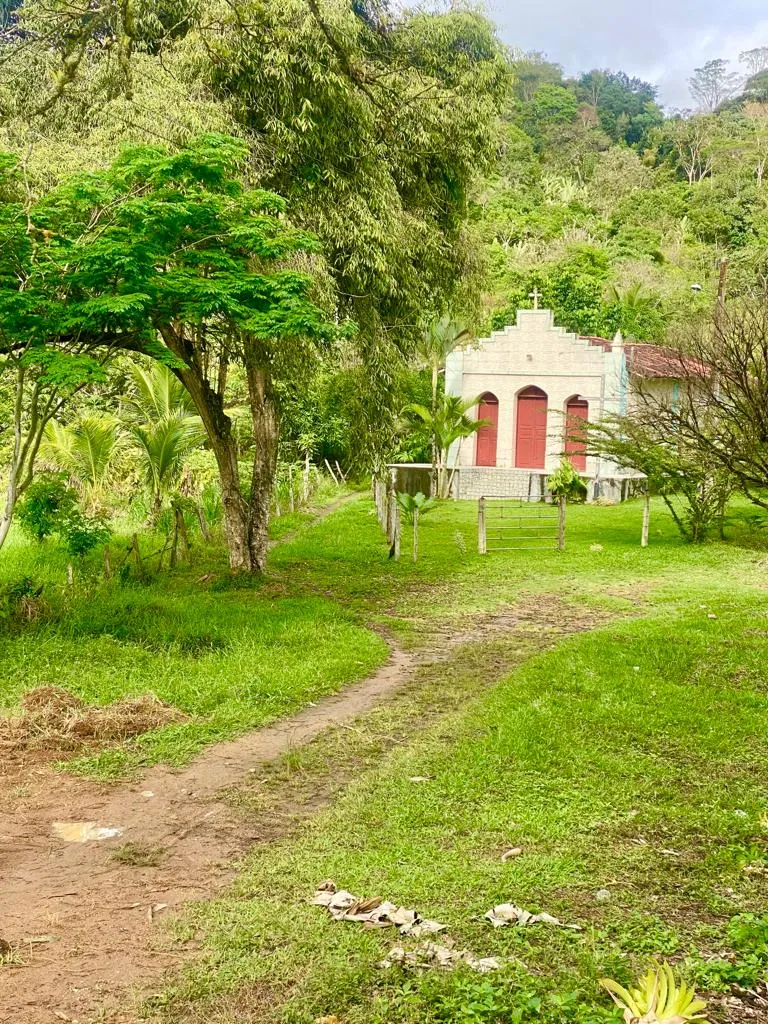 Essa linda Capela fica no trecho entre os municípios de Mutuípe e Jiquiriça, no quarto dia do Caminho da Paz