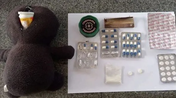 Cocaína e comprimidos foram localizados pela PRF