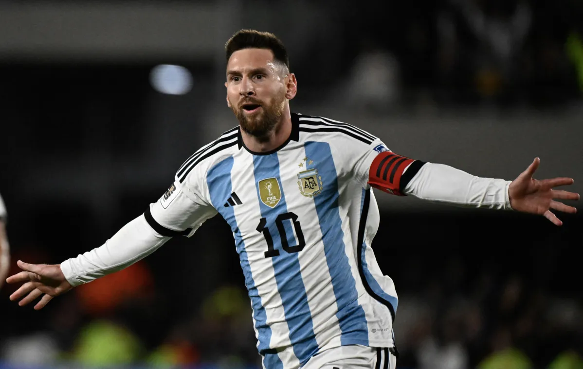 Messi comemora gol da vitória contra Equador