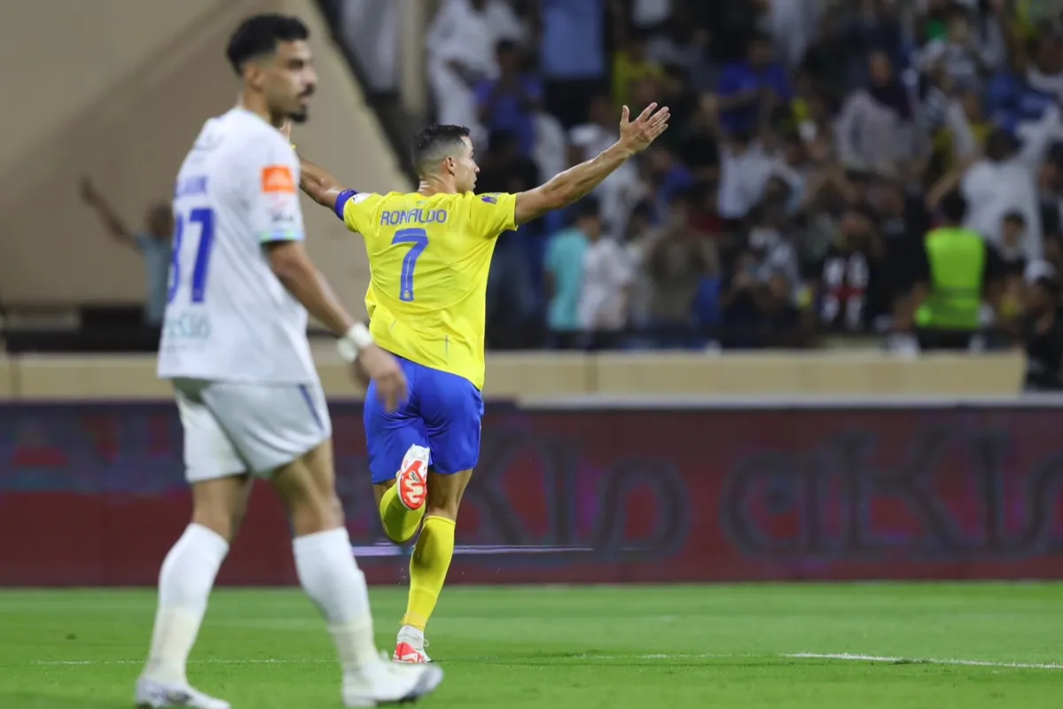 Cristiano Ronaldo comemora um de seus três gols contra o Al-Fateh
