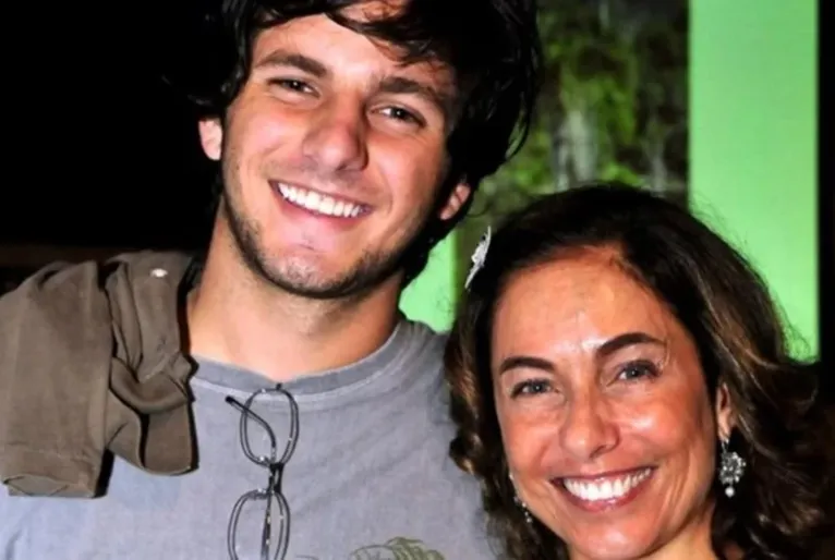 Atriz Cissa Guimarães e seu filho Rafael Mascarenhas, morto em 2010