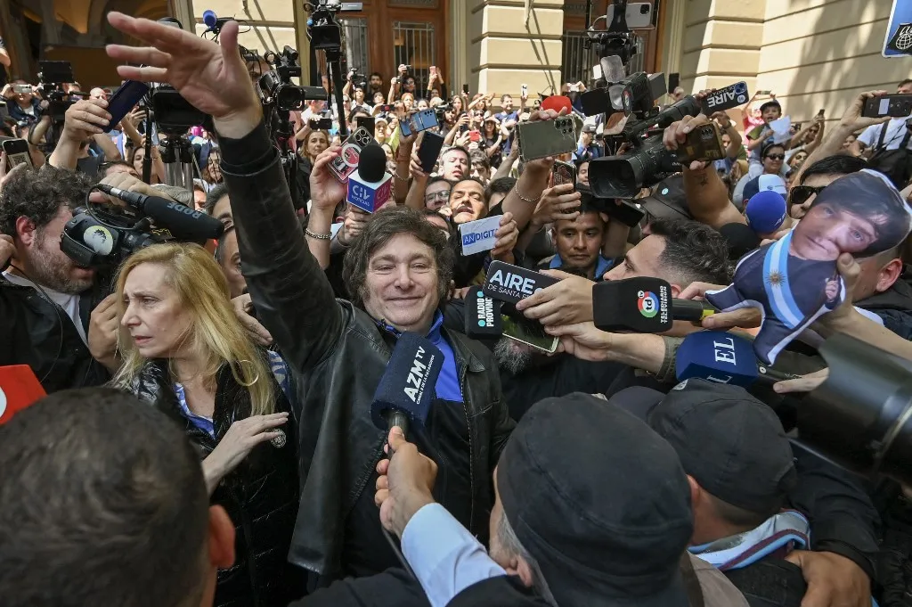 Argentinos votaram para presidente. Primeiros resultados devem sair ainda neste domingo