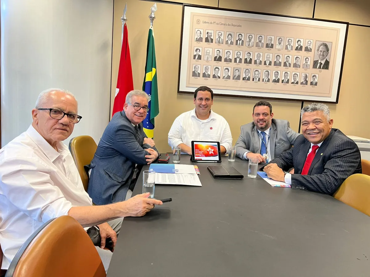 Presidente do PT na Bahia com lideranças