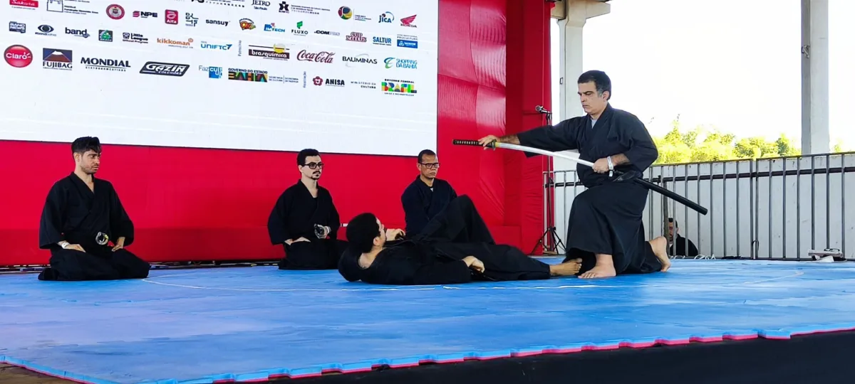 Demonstração do Iaido durante o festival de cultura japonesa em Salvador